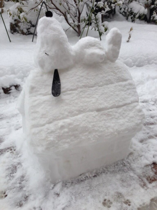 Illustration for article titled The Upside of Japan's Snow Storm? Wonderful Snow Sculptures.
